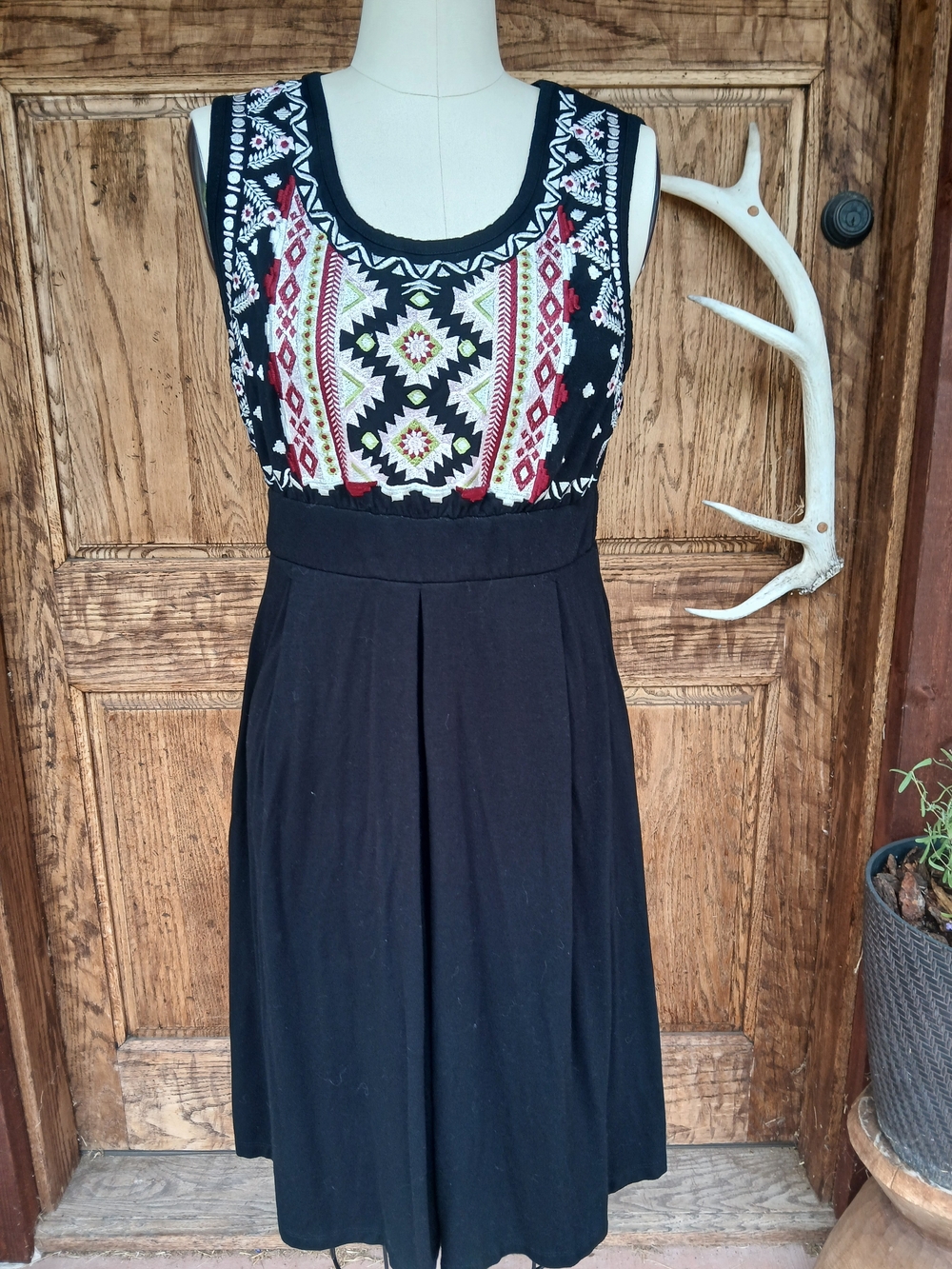 Sahalie Embroidered Geometric Bodice Knit Midi Dress Black Medium Boho